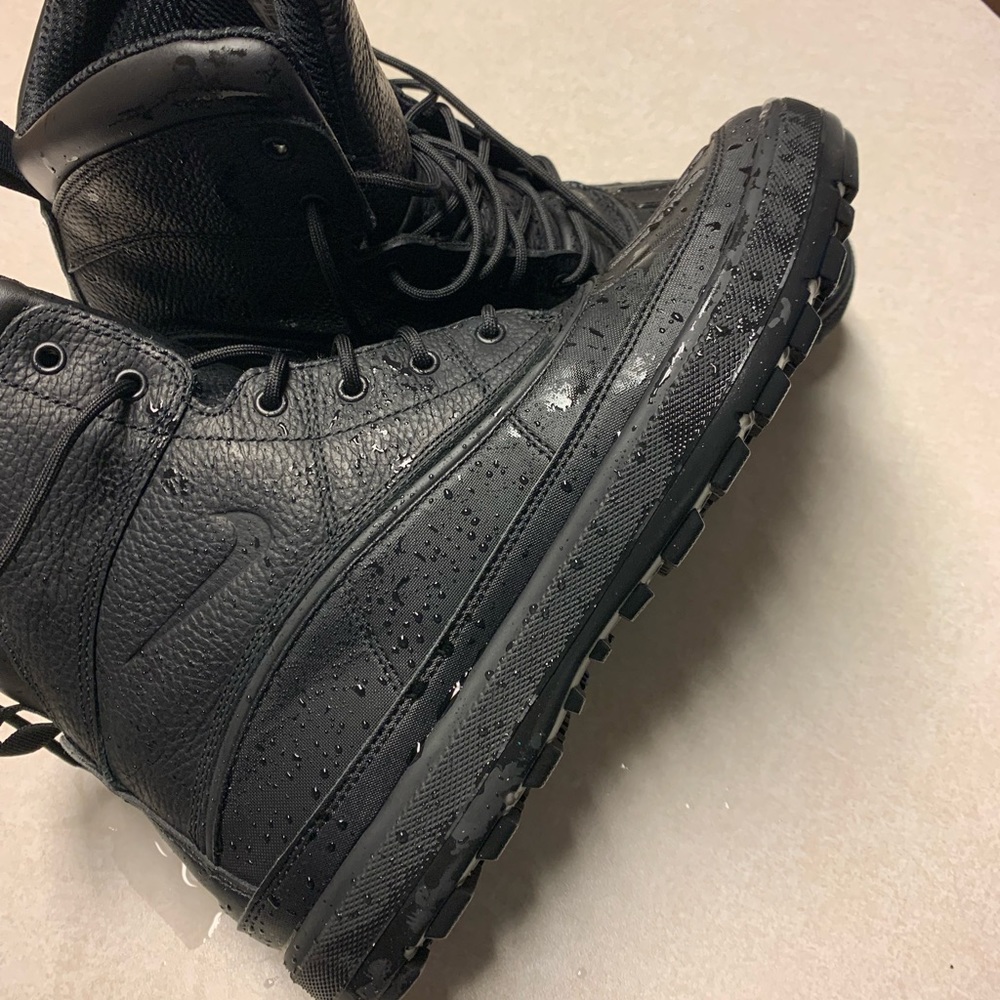 Nike Mens ACG Woodside II (worn once)